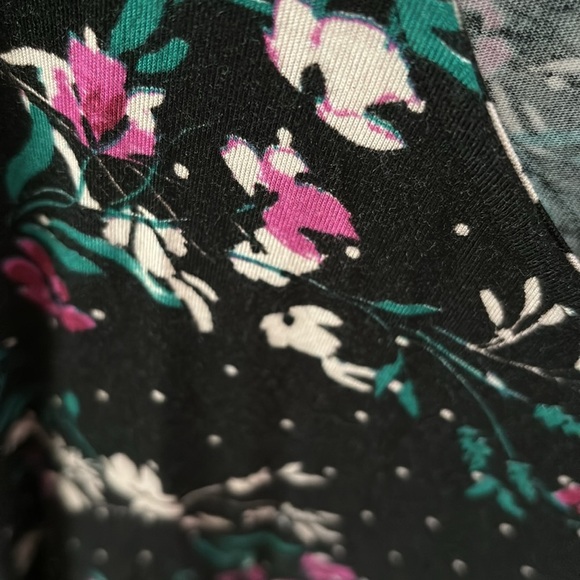 Womens Plus Maurice’s 24/7 Long Bell Sleeve Top, 3/3X, Black/Floral - Picture 6 of 6